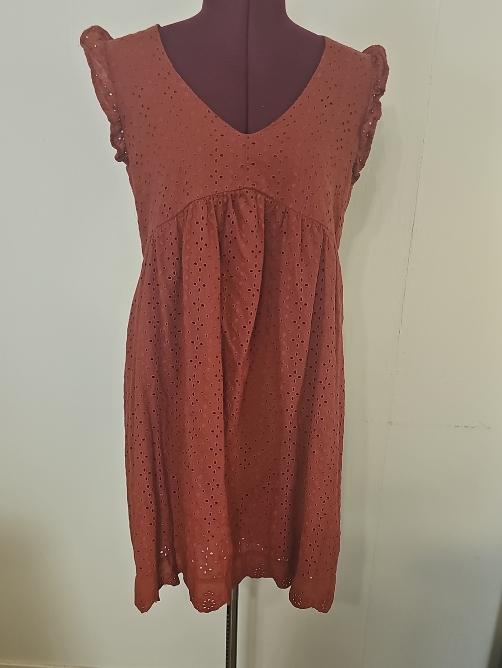 Knox Rose Rust Eyelet V-Neck Midi Dress